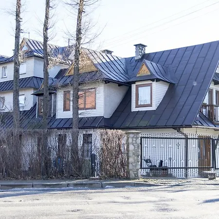 ホームステイ Pod Reglami